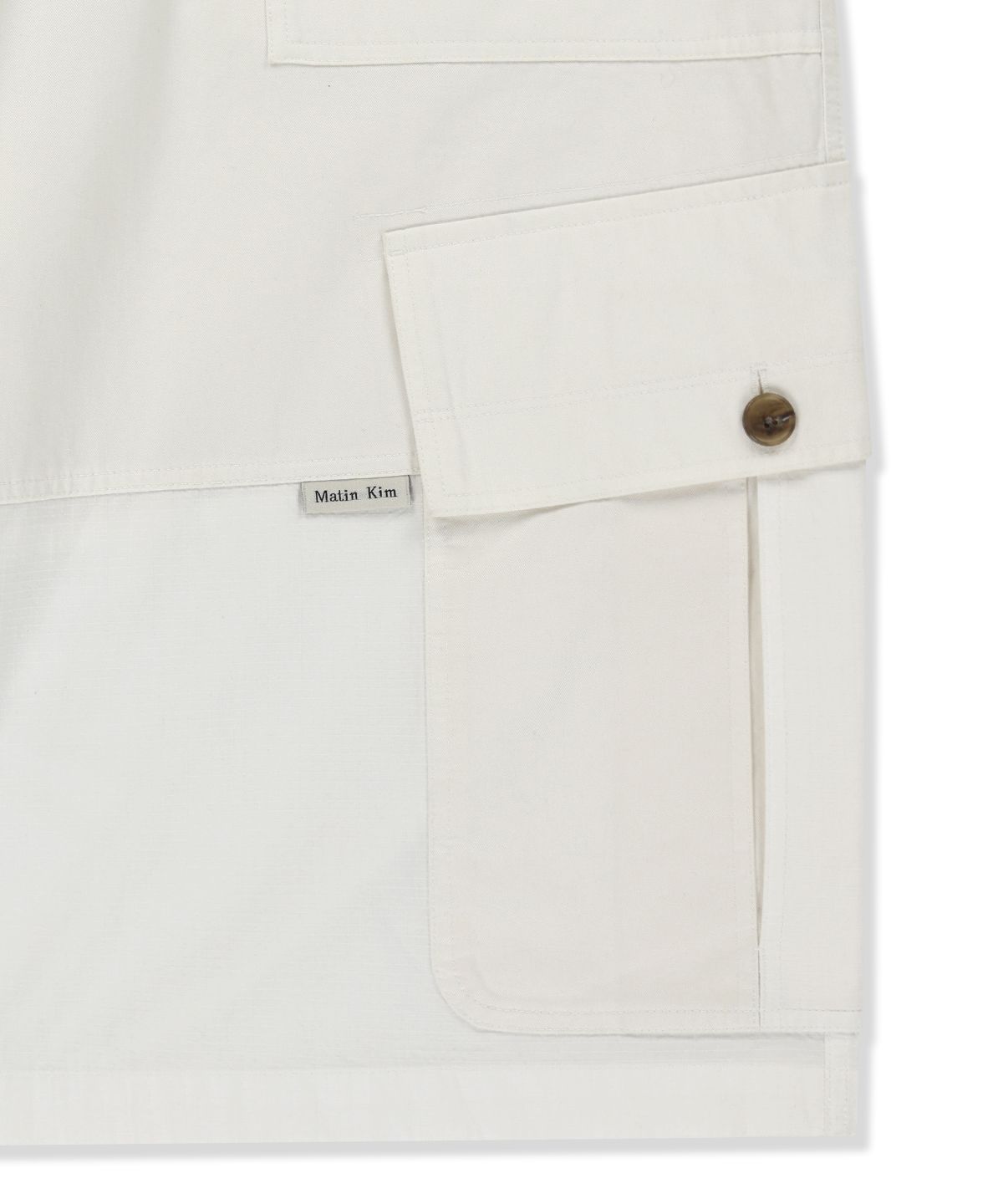 마뗑킴(MATIN KIM) PATCHWORK CARGO BERMUDA PANTS FOR MEN IN WHITE