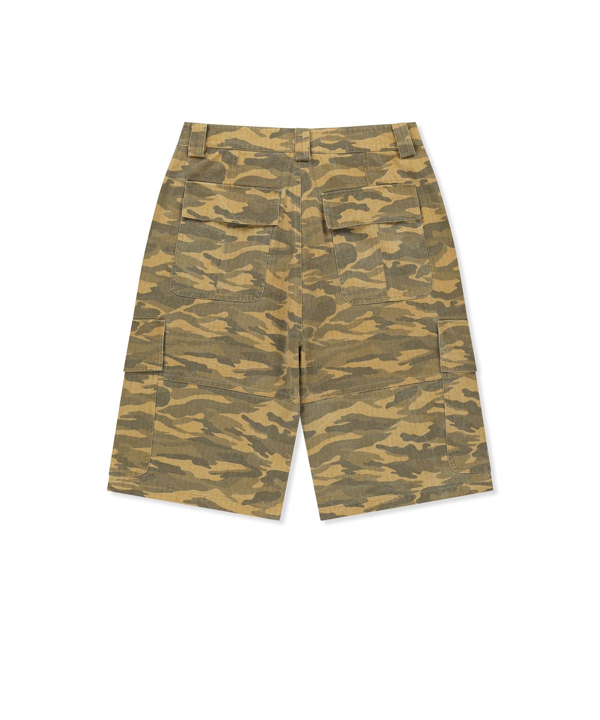 마뗑킴(MATIN KIM) CAMOUFLAGE CARGO BERMUDA PANTS FOR MEN IN CAMEL
