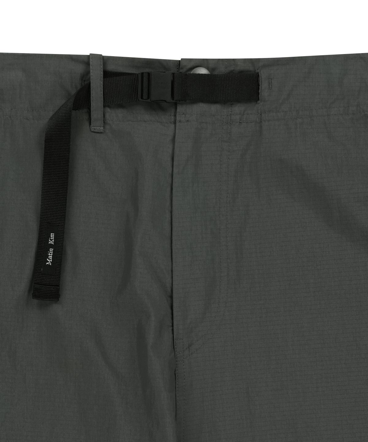 마뗑킴(MATIN KIM) STRAP BELTED PANTS FOR MEN IN CHARCOAL