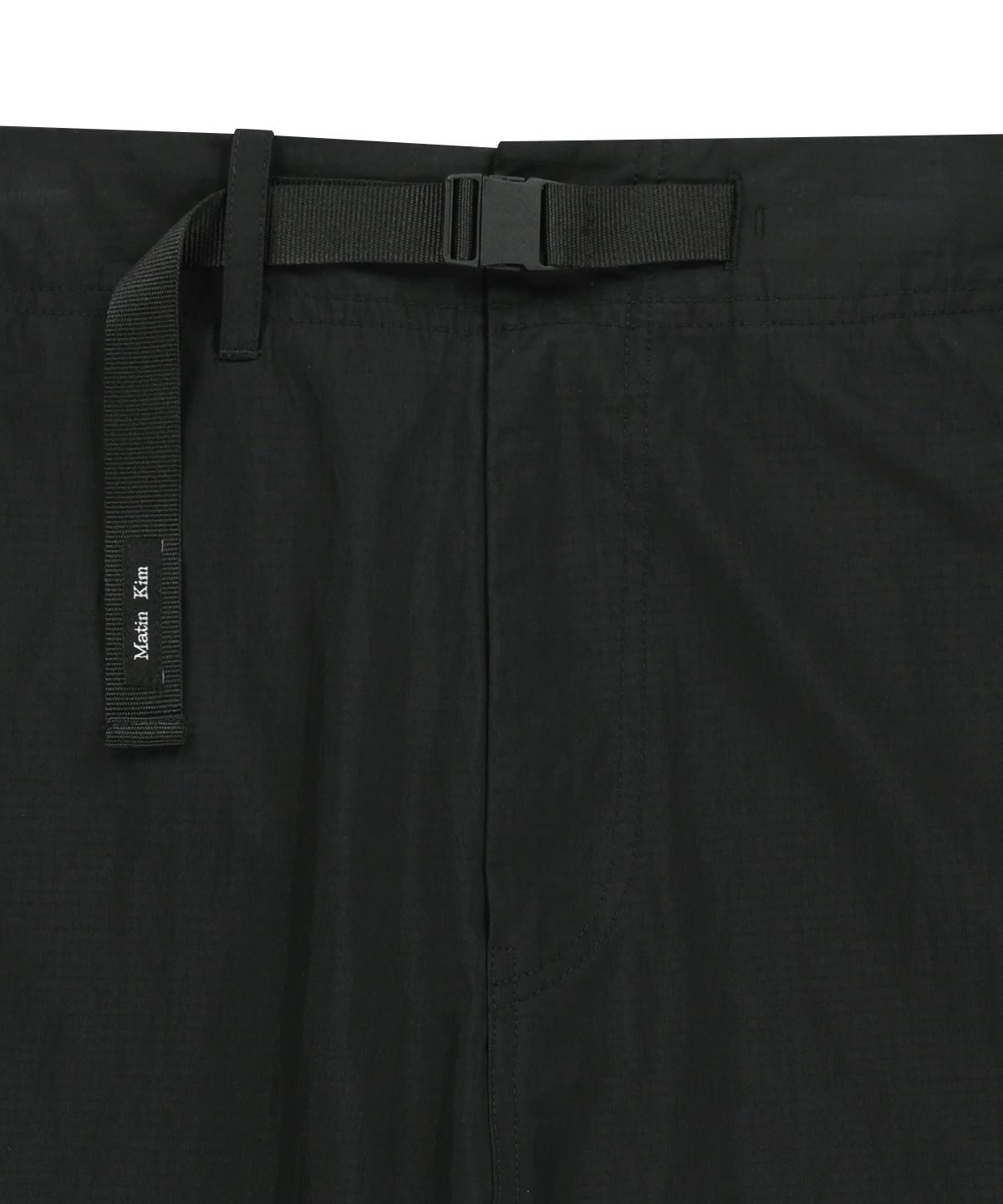 마뗑킴(MATIN KIM) STRAP BELTED PANTS FOR MEN IN BLACK