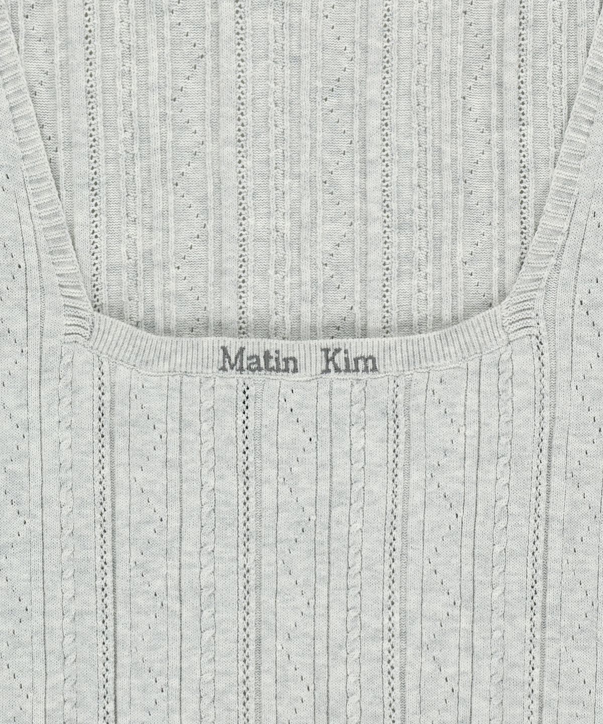 마뗑킴(MATIN KIM) OPEN BACK RIBBED KNIT DRESS IN LIGHT GREY