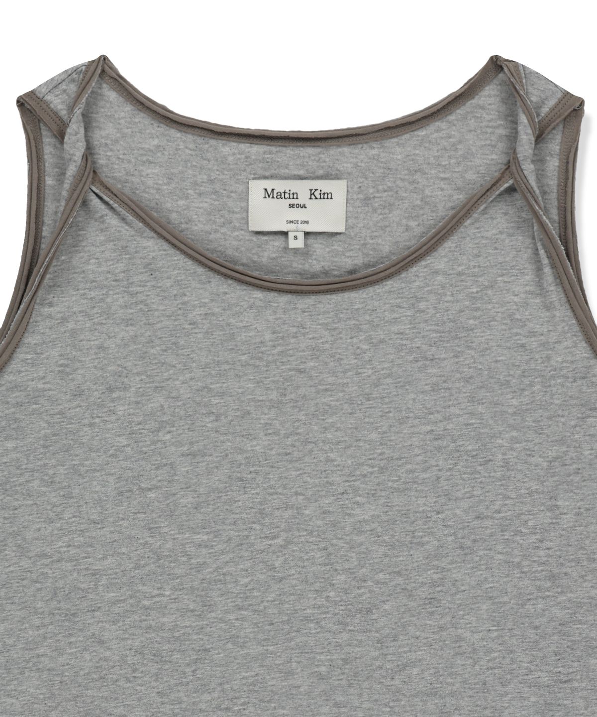 마뗑킴(MATIN KIM) TWIST SHOULDER SLEEVELESS TOP IN GREY