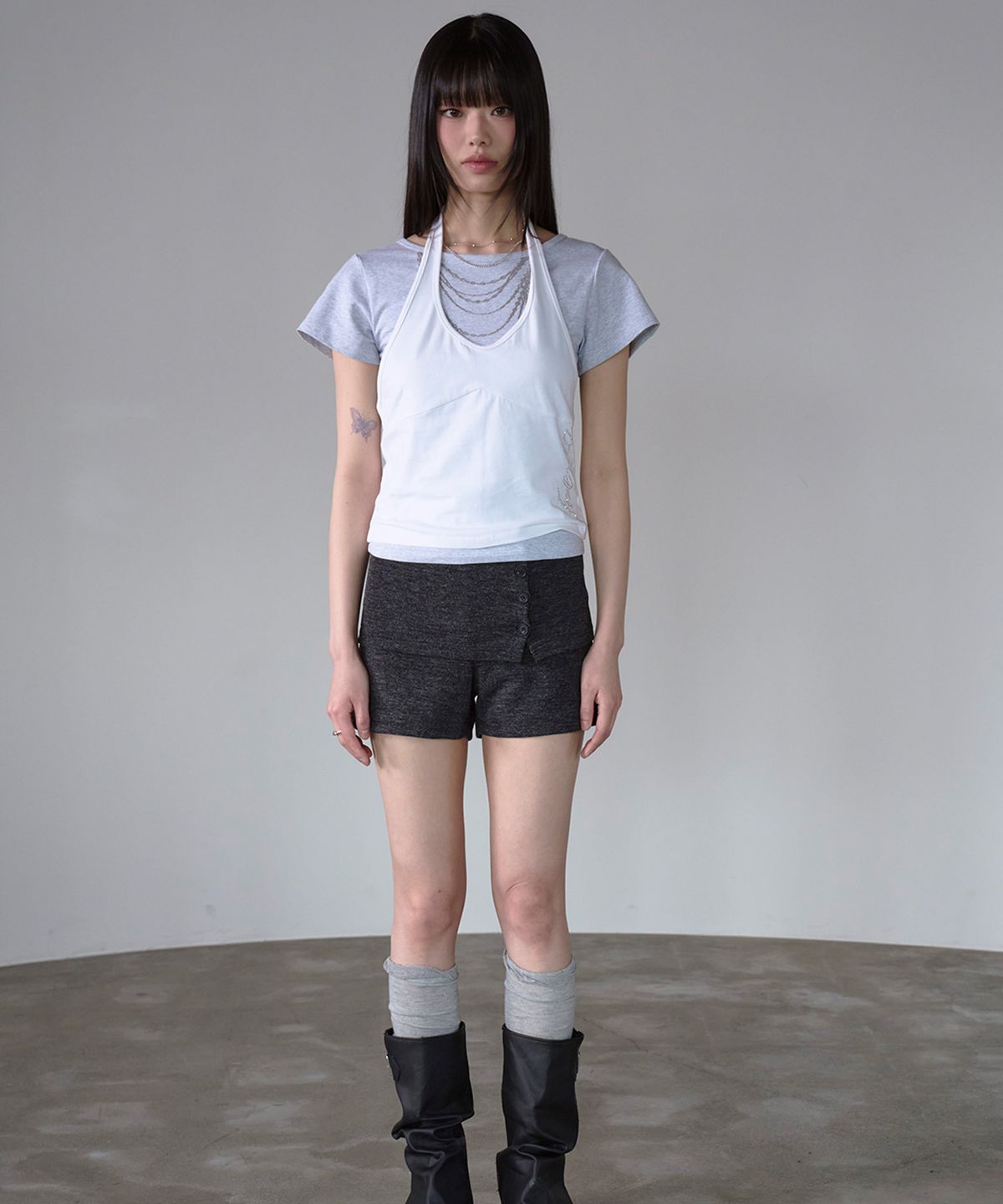 프렌다(PRENDA) CURVED LAYERED GRAPHIC TOP WHITE