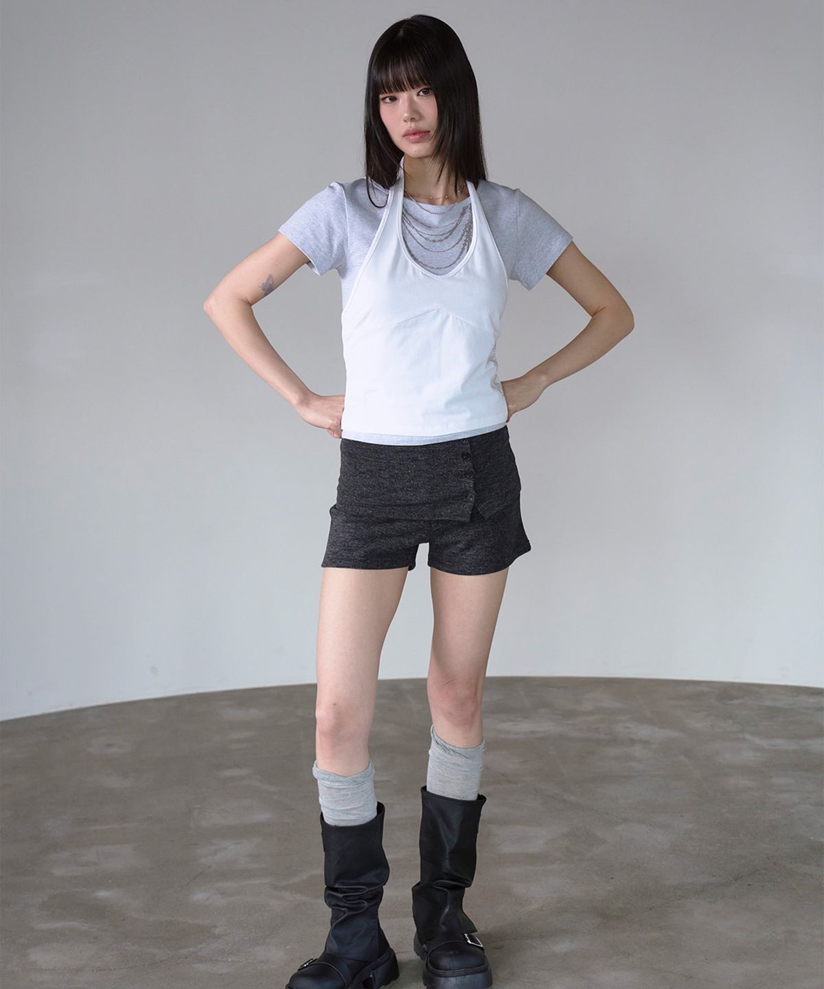 프렌다(PRENDA) CURVED LAYERED GRAPHIC TOP WHITE