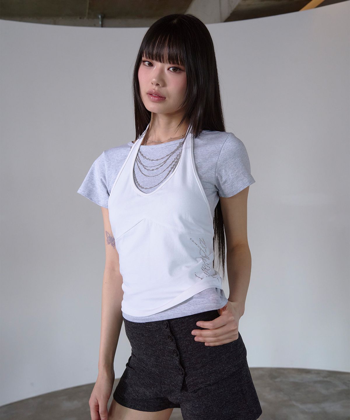 프렌다(PRENDA) CURVED LAYERED GRAPHIC TOP WHITE