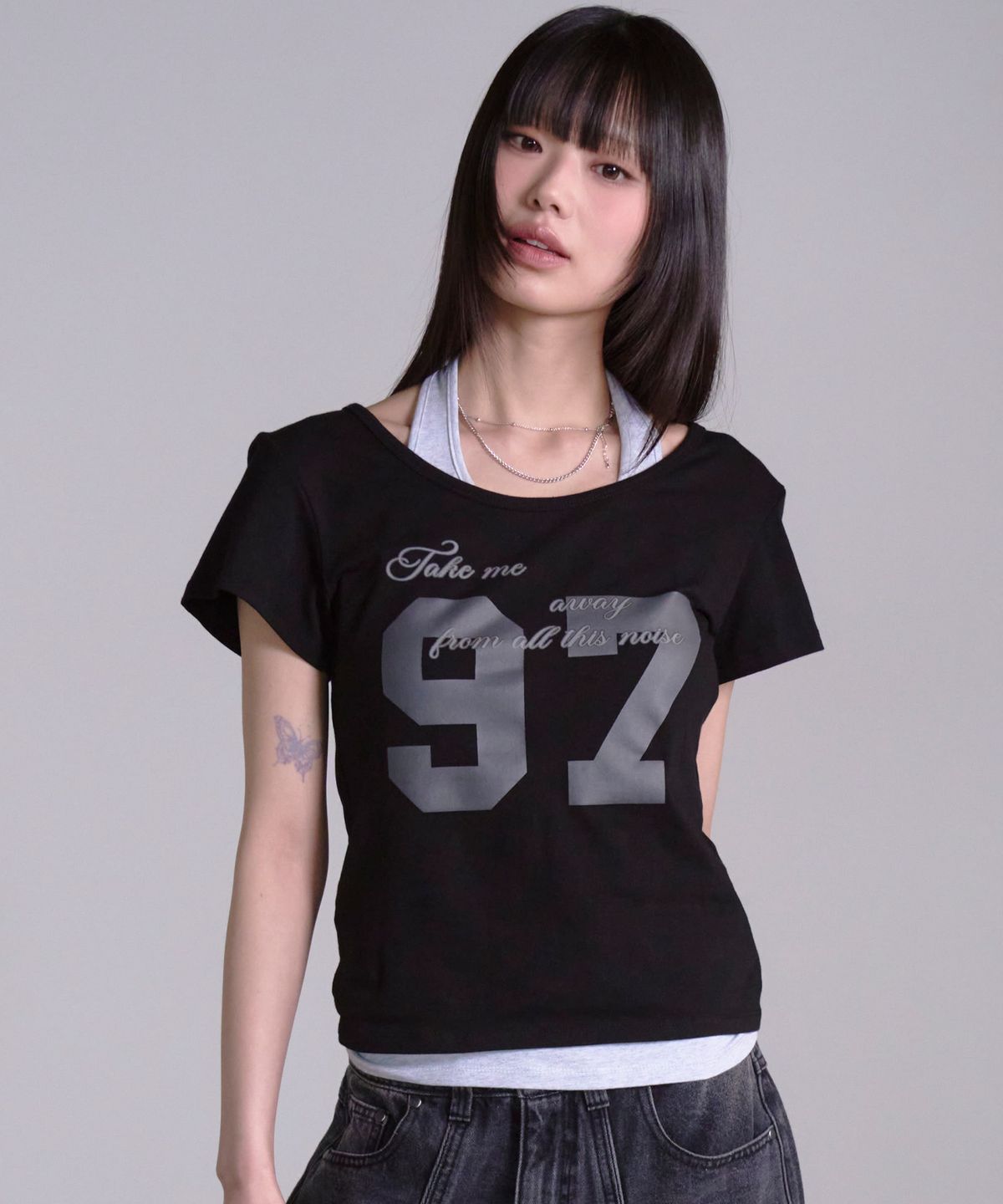 프렌다(PRENDA) 97 CURVED LAYERED GRAPHIC TOP BLACK