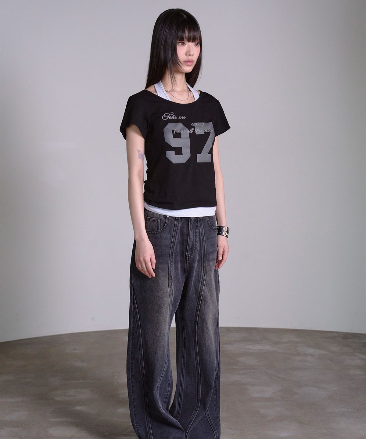 프렌다(PRENDA) 97 CURVED LAYERED GRAPHIC TOP BLACK