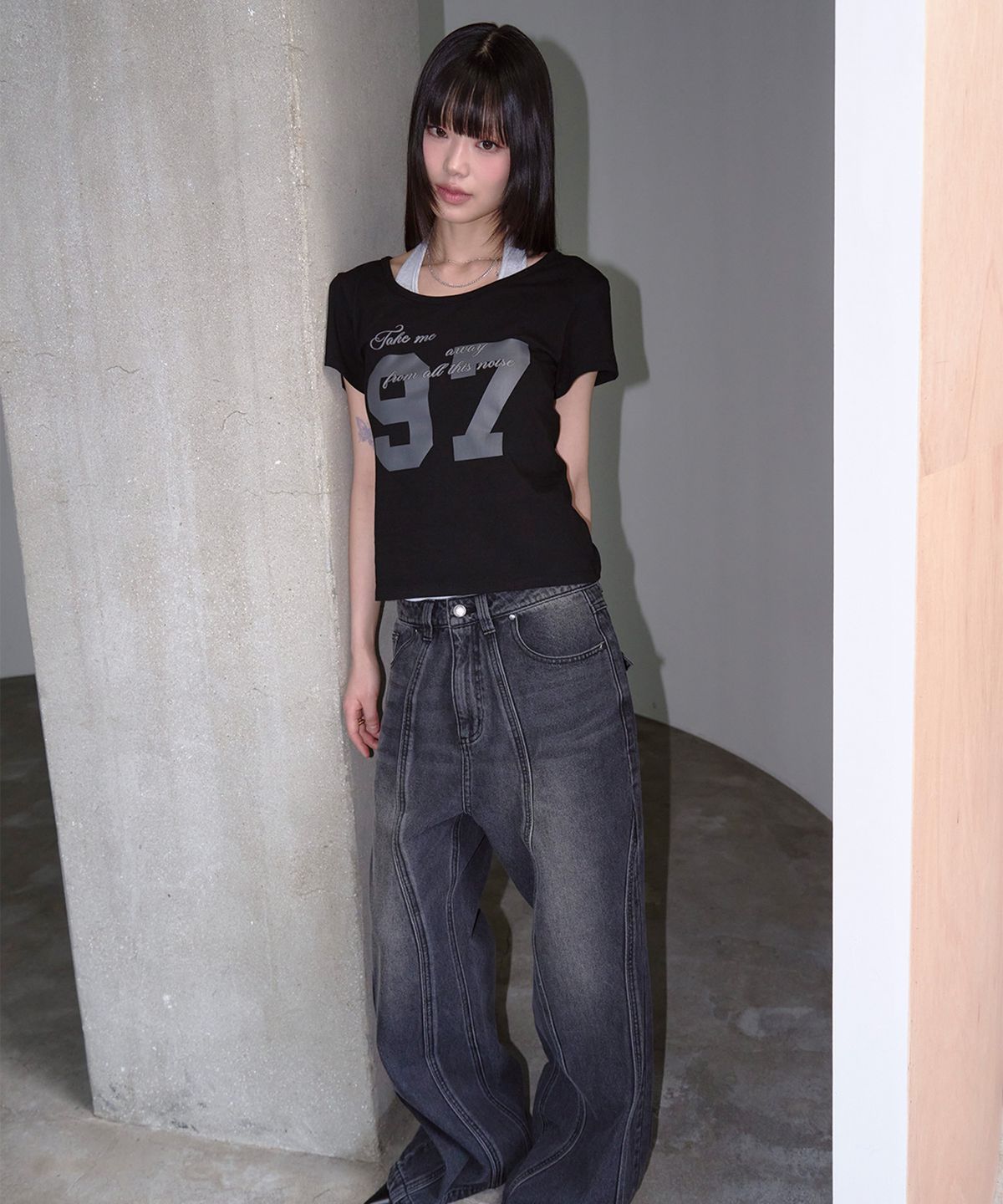 프렌다(PRENDA) 97 CURVED LAYERED GRAPHIC TOP BLACK