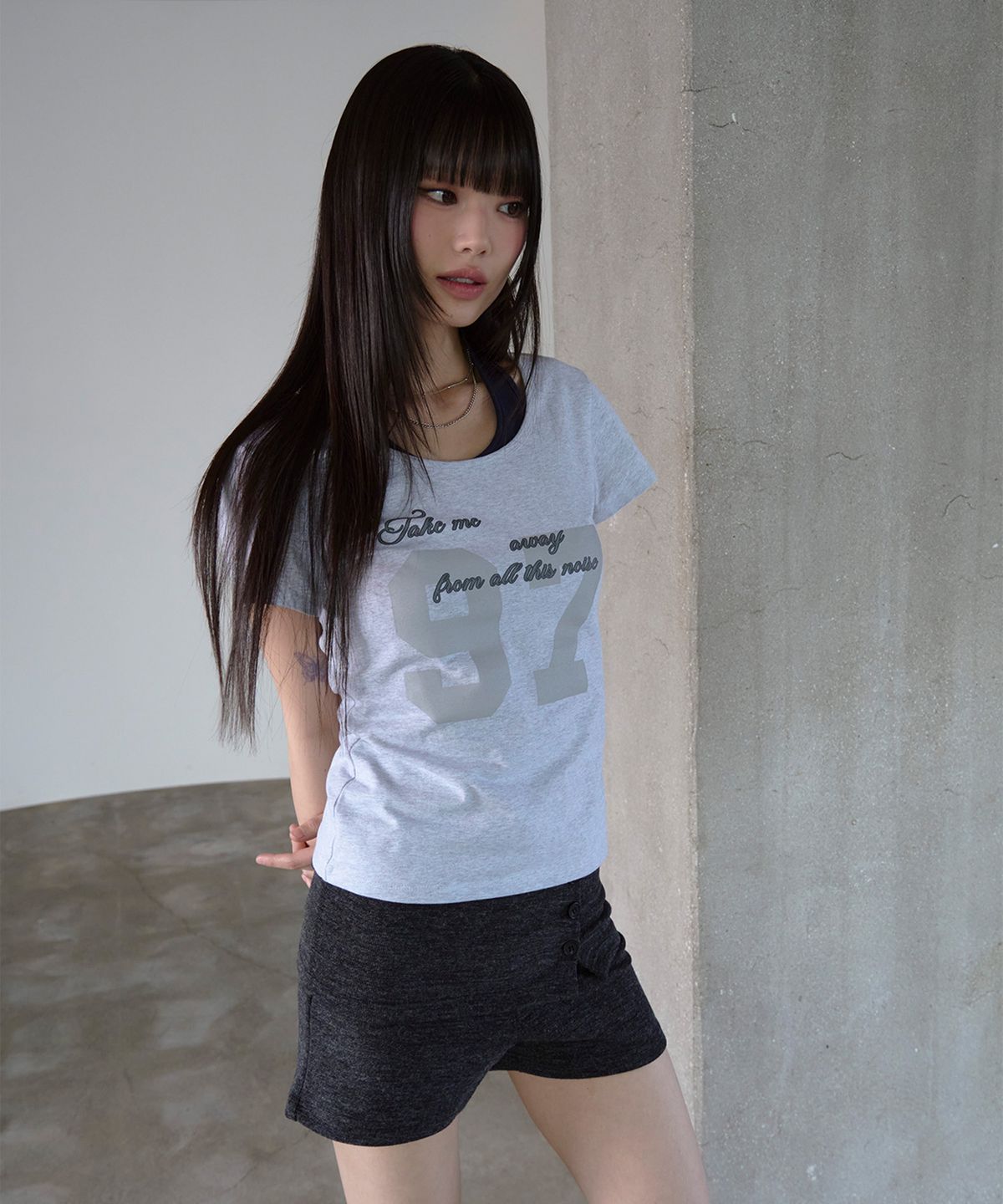 프렌다(PRENDA) 97 CURVED LAYERED GRAPHIC TOP GRAY