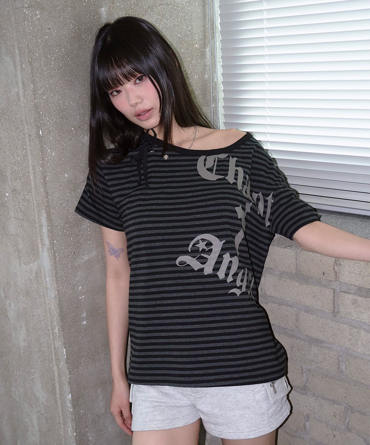 프렌다(PRENDA) RIBBON TIE EYELET STRIPED TEE BLACK