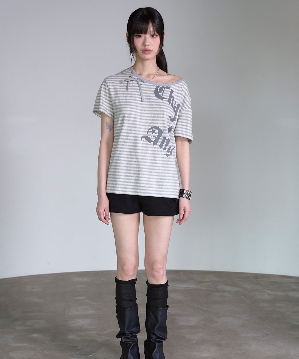 프렌다(PRENDA) RIBBON TIE EYELET STRIPED TEE IVORY