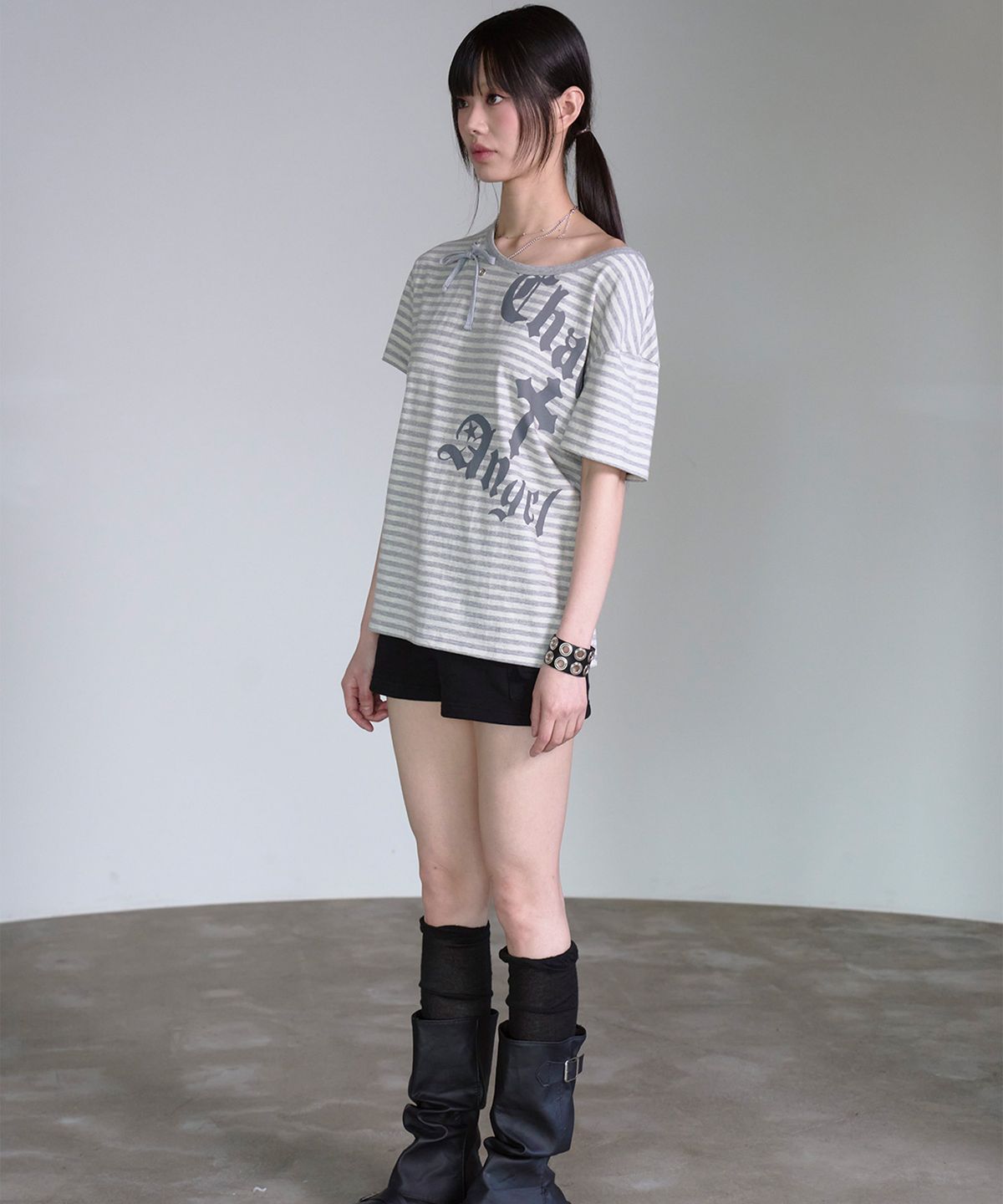 프렌다(PRENDA) RIBBON TIE EYELET STRIPED TEE IVORY