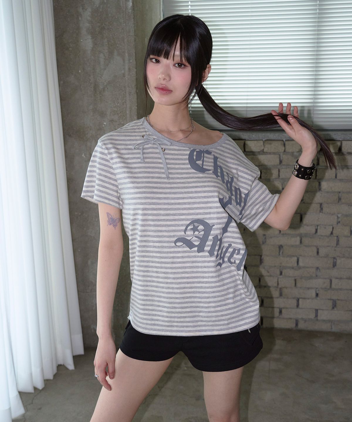 프렌다(PRENDA) RIBBON TIE EYELET STRIPED TEE IVORY