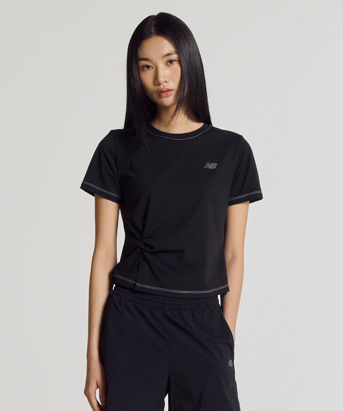 뉴발란스(NEW BALANCE) NBNEG2W582 / WOMEN Frozen 꼬임 반팔티 (BLACK)