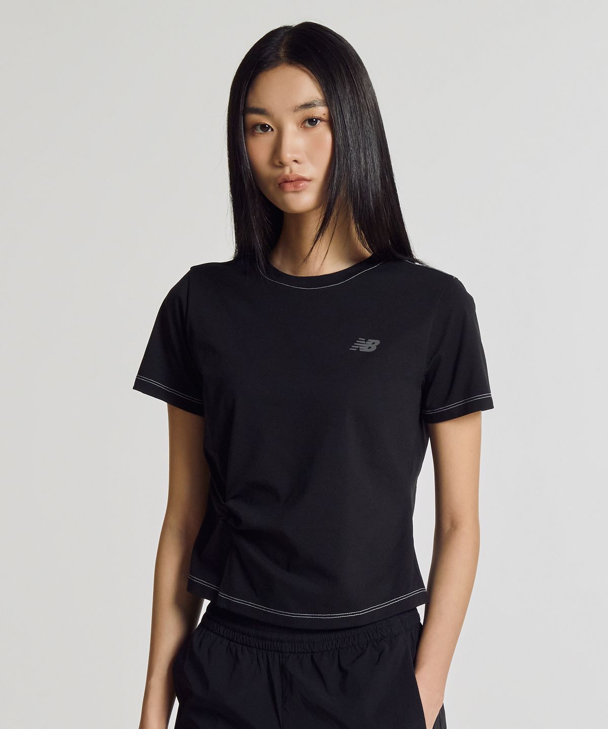 뉴발란스(NEW BALANCE) NBNEG2W582 / WOMEN Frozen 꼬임 반팔티 (BLACK)