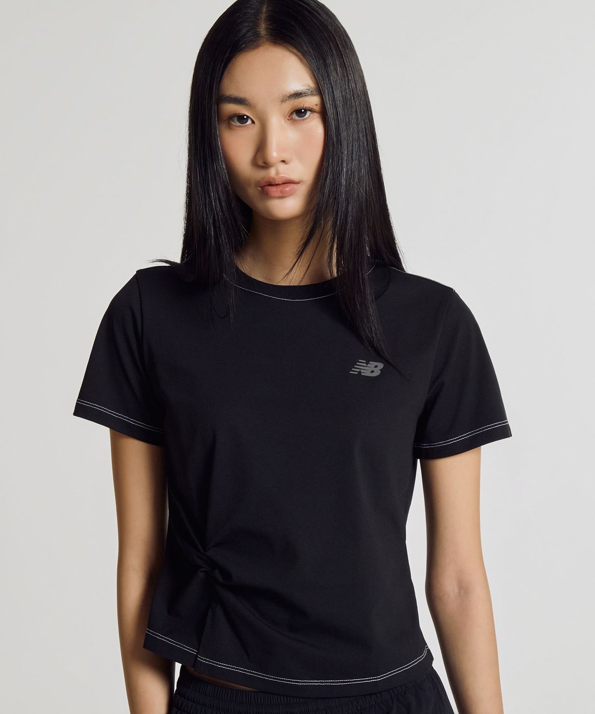 뉴발란스(NEW BALANCE) NBNEG2W582 / WOMEN Frozen 꼬임 반팔티 (BLACK)