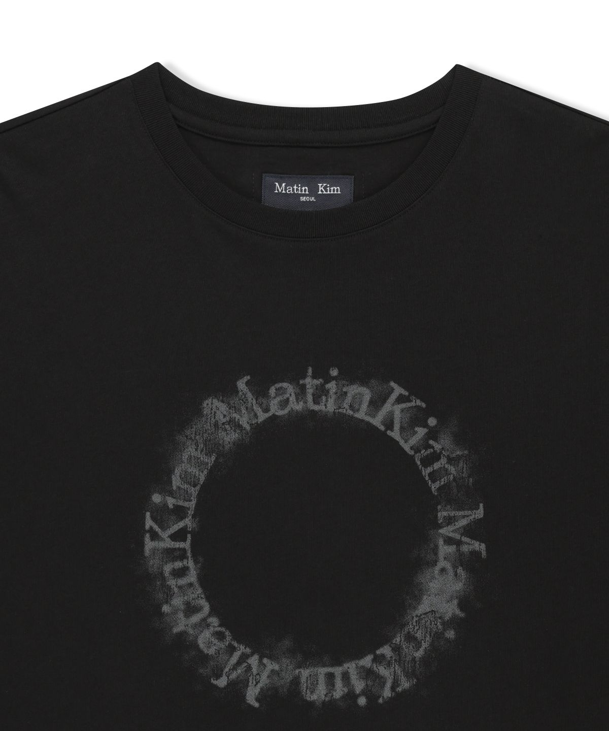 마뗑킴(MATIN KIM) MATIN KIM CIRCLE LOGO TOP FOR MEN IN BLACK