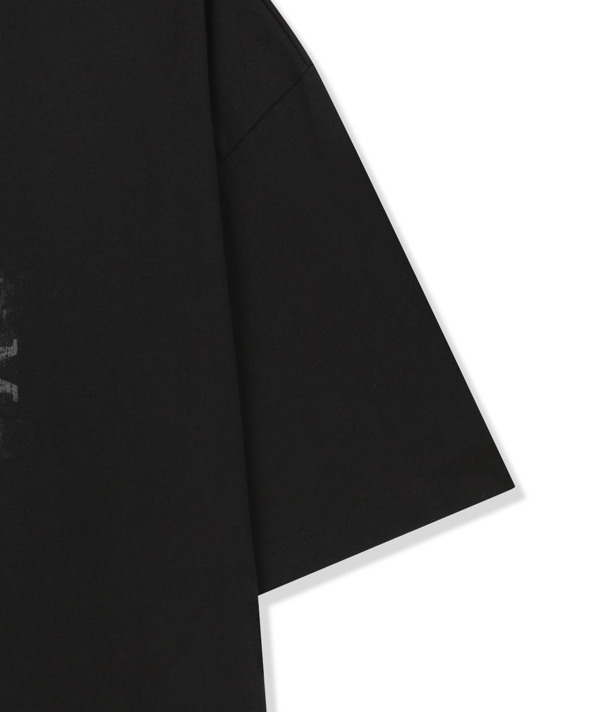 마뗑킴(MATIN KIM) MATIN KIM CIRCLE LOGO TOP FOR MEN IN BLACK