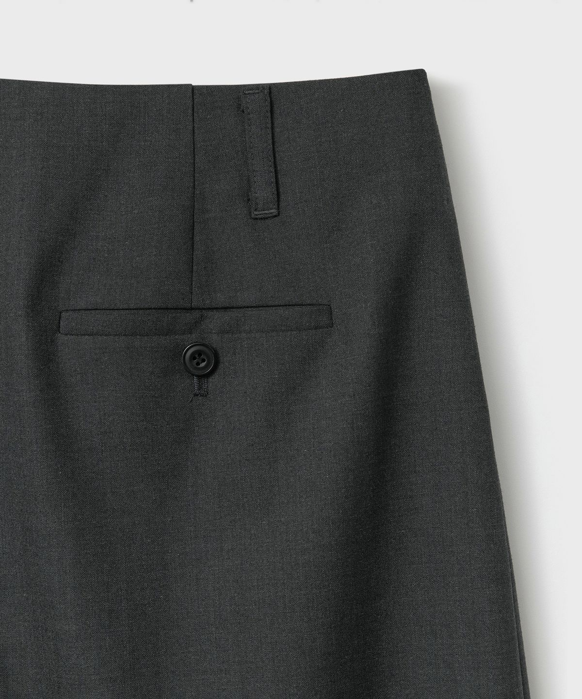 벨리에(BELIER) (W) 엣지 컷오프 버뮤다 팬츠 - 그레이