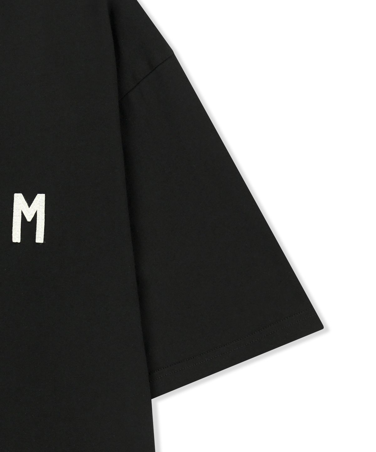 마뗑킴(MATIN KIM) APPLIQUE FELT LOGO TOP FOR MEN IN BLACK