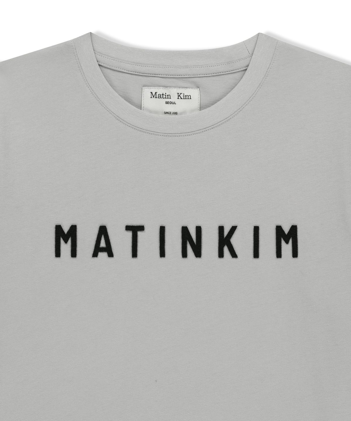 마뗑킴(MATIN KIM) APPLIQUE FELT LOGO TOP IN GREY