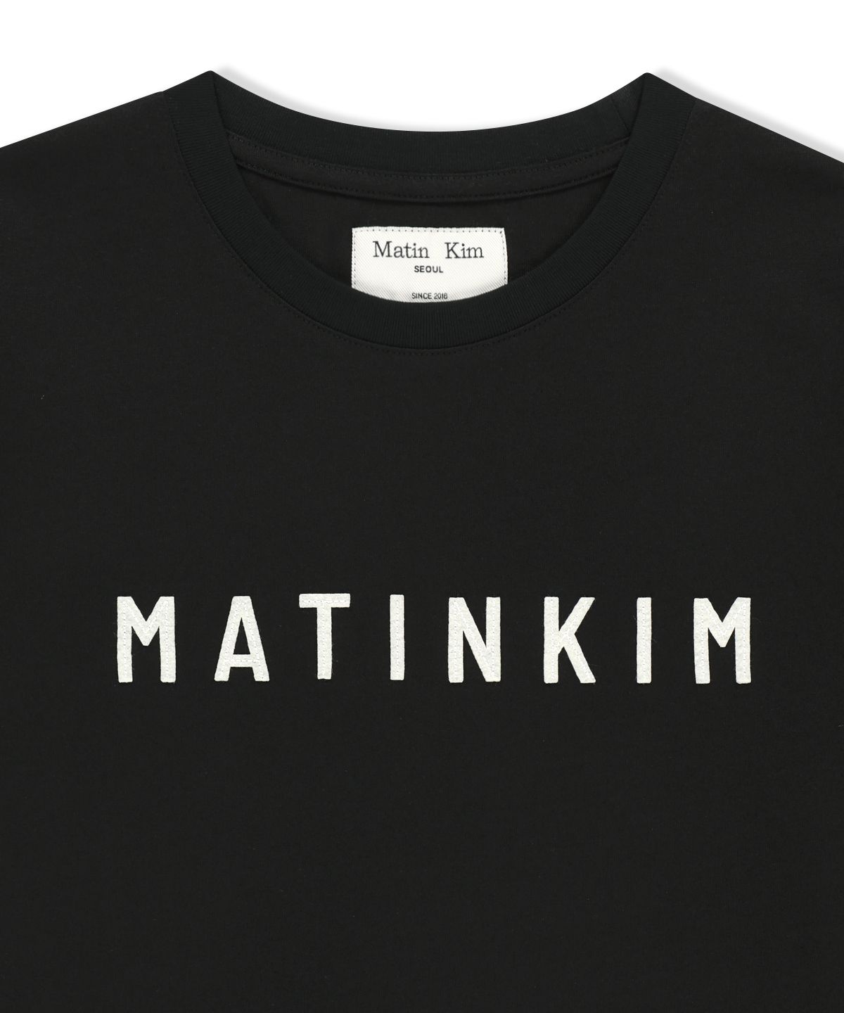 마뗑킴(MATIN KIM) APPLIQUE FELT LOGO TOP IN BLACK