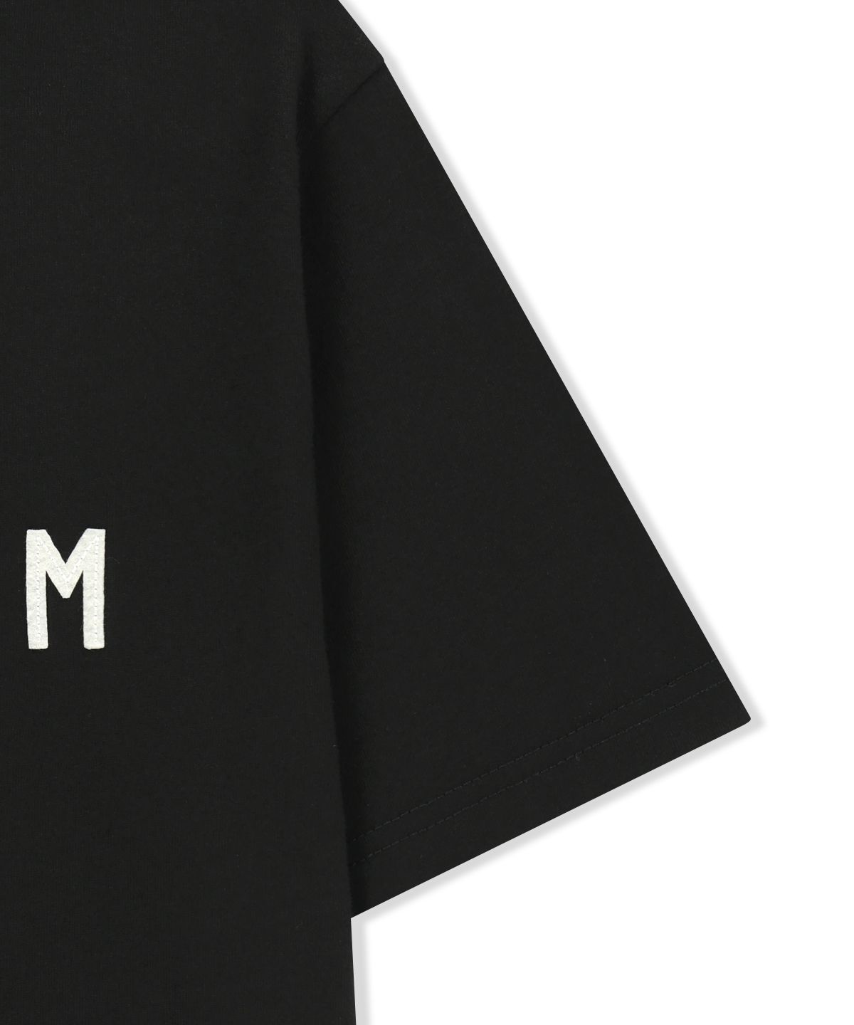 마뗑킴(MATIN KIM) APPLIQUE FELT LOGO TOP IN BLACK