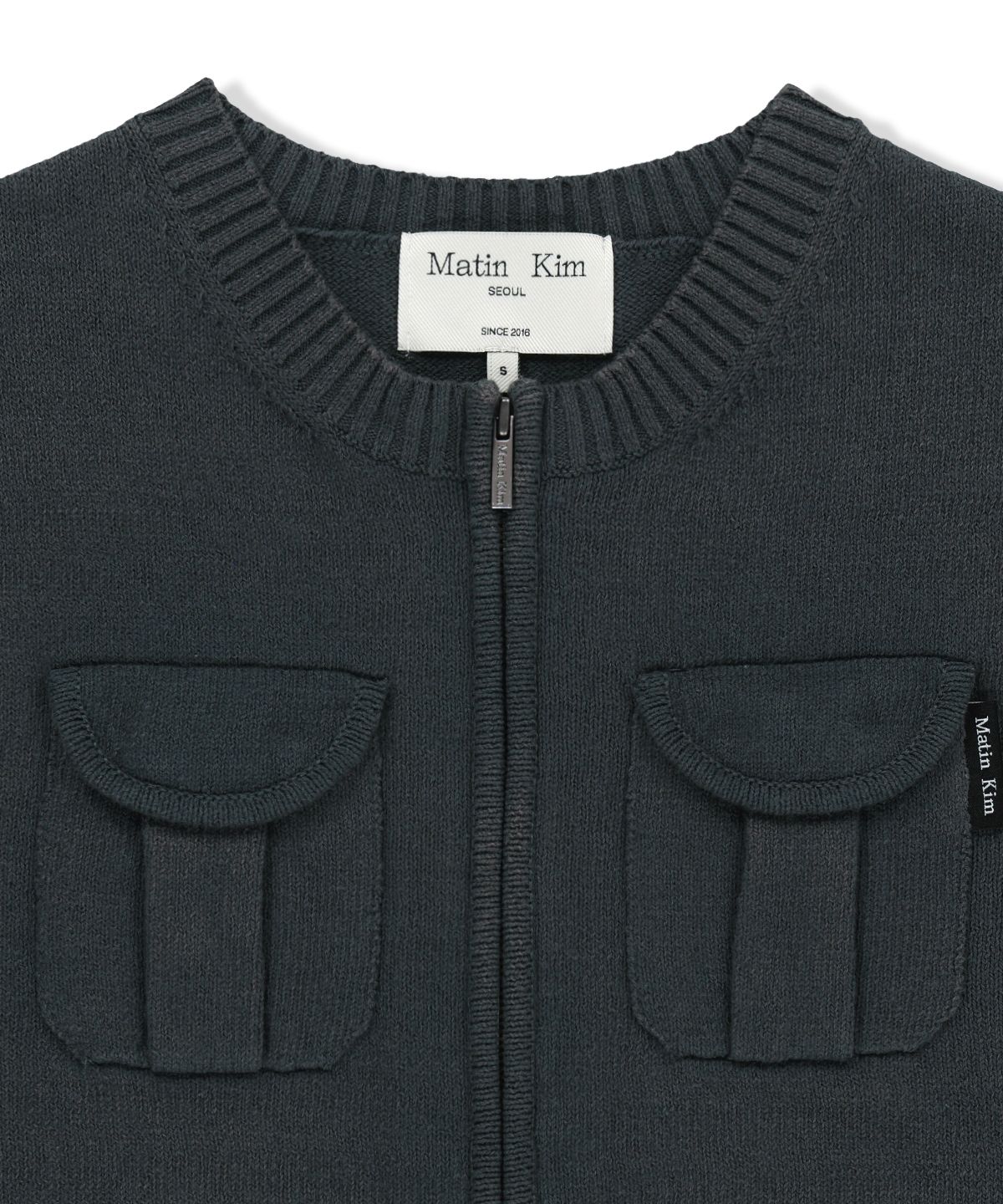 마뗑킴(MATIN KIM) POCKET WASHED KNIT VEST IN CHARCOAL