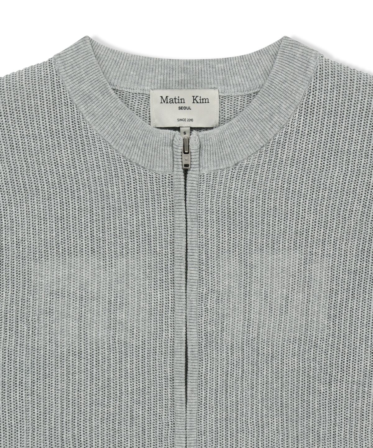 마뗑킴(MATIN KIM) BACK LOGO JACQUARD MESH KNIT ZIP UP IN LIGHT GREY