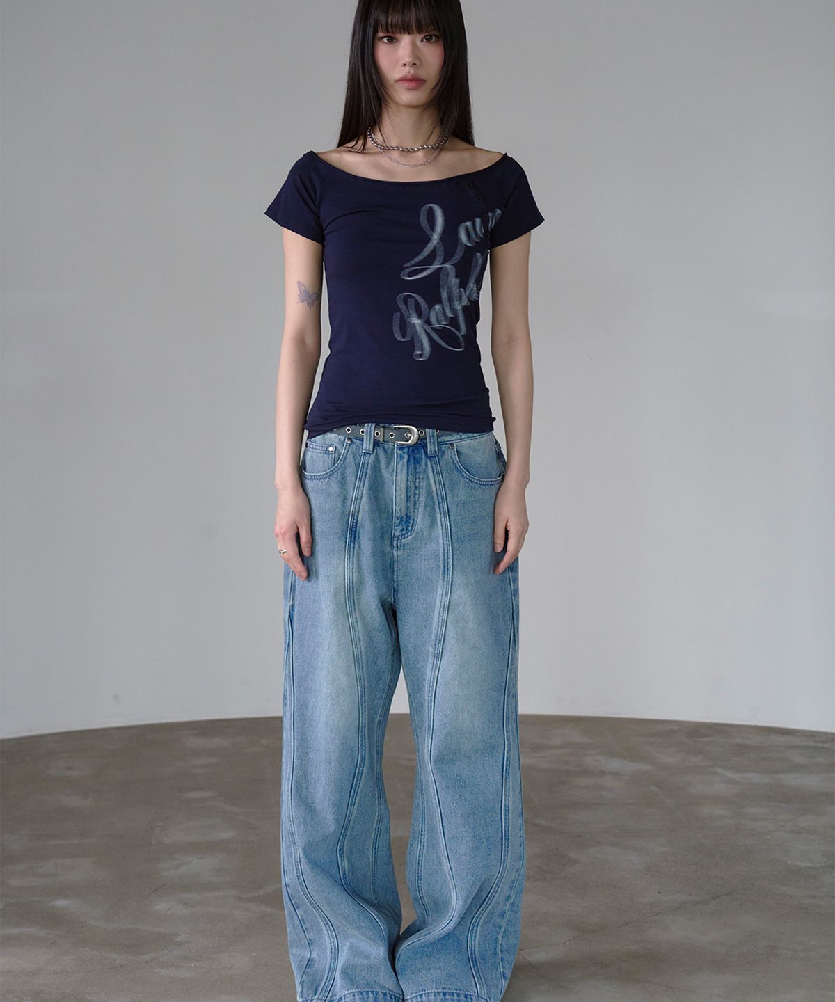 프렌다(PRENDA) LETTERING ONE OFF SHOULDER SHORT SLEEVE NAVY