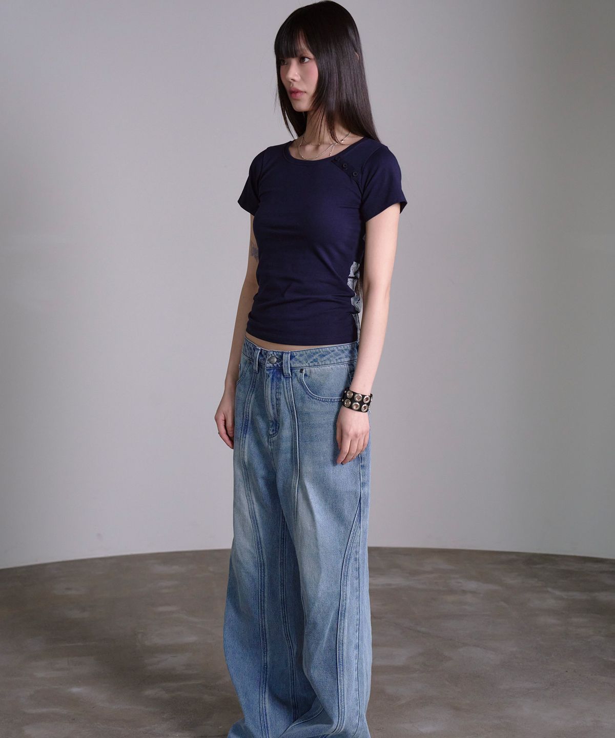 프렌다(PRENDA) DOUBLE CROSS BACK PRINT SHORT SLEEVE NAVY