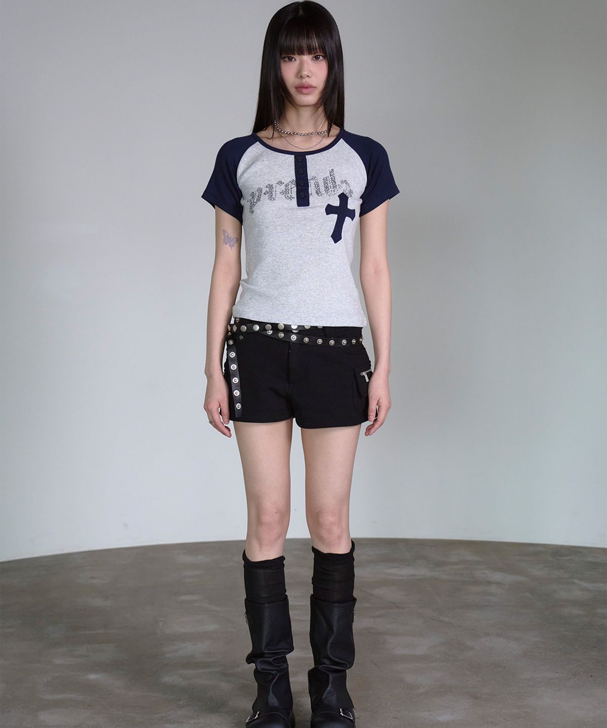 프렌다(PRENDA) CROSS APPLIQUE RAGLAN SHORT SLEEVE GRAY