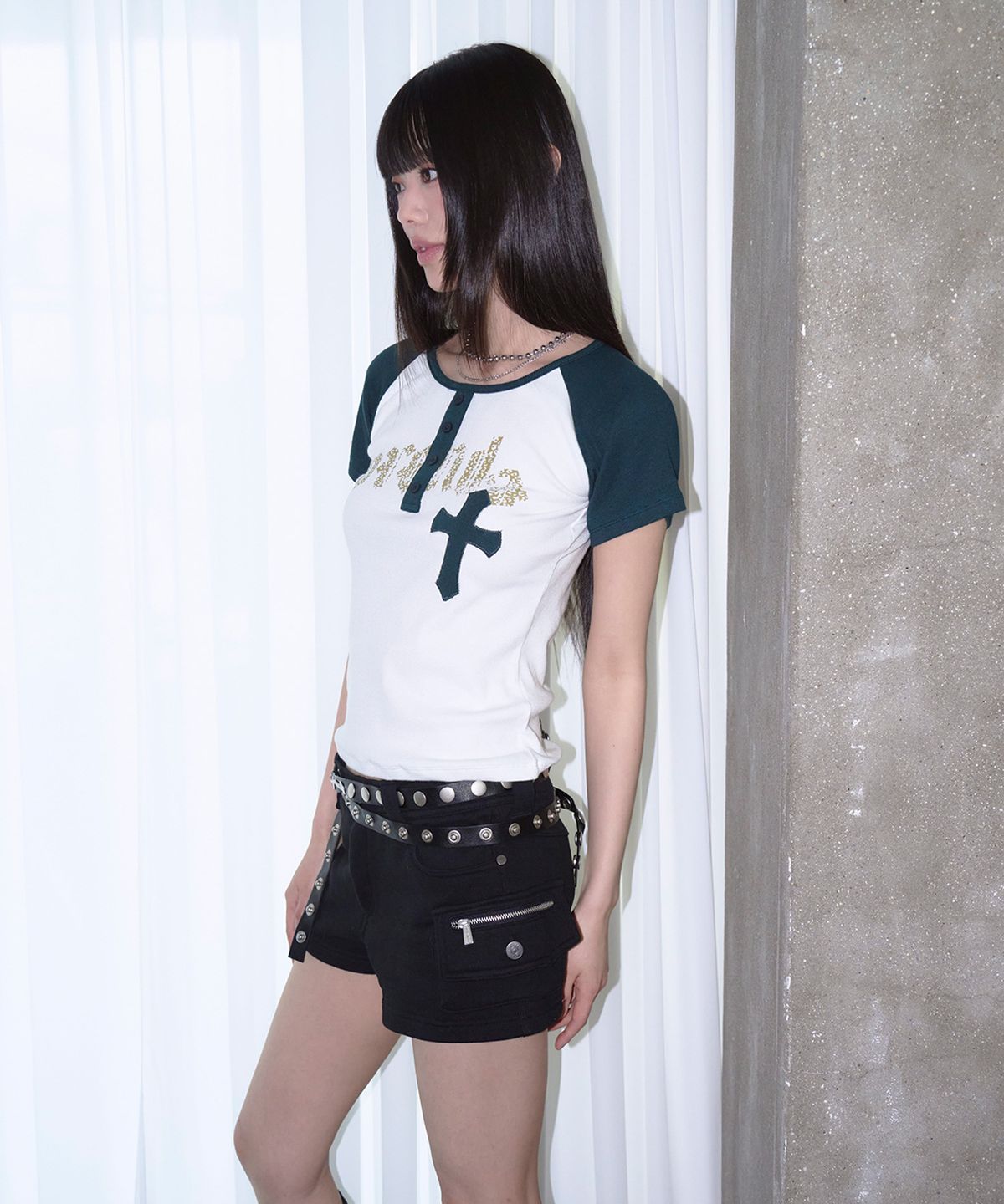 프렌다(PRENDA) CROSS APPLIQUE RAGLAN SHORT SLEEVE IVORY
