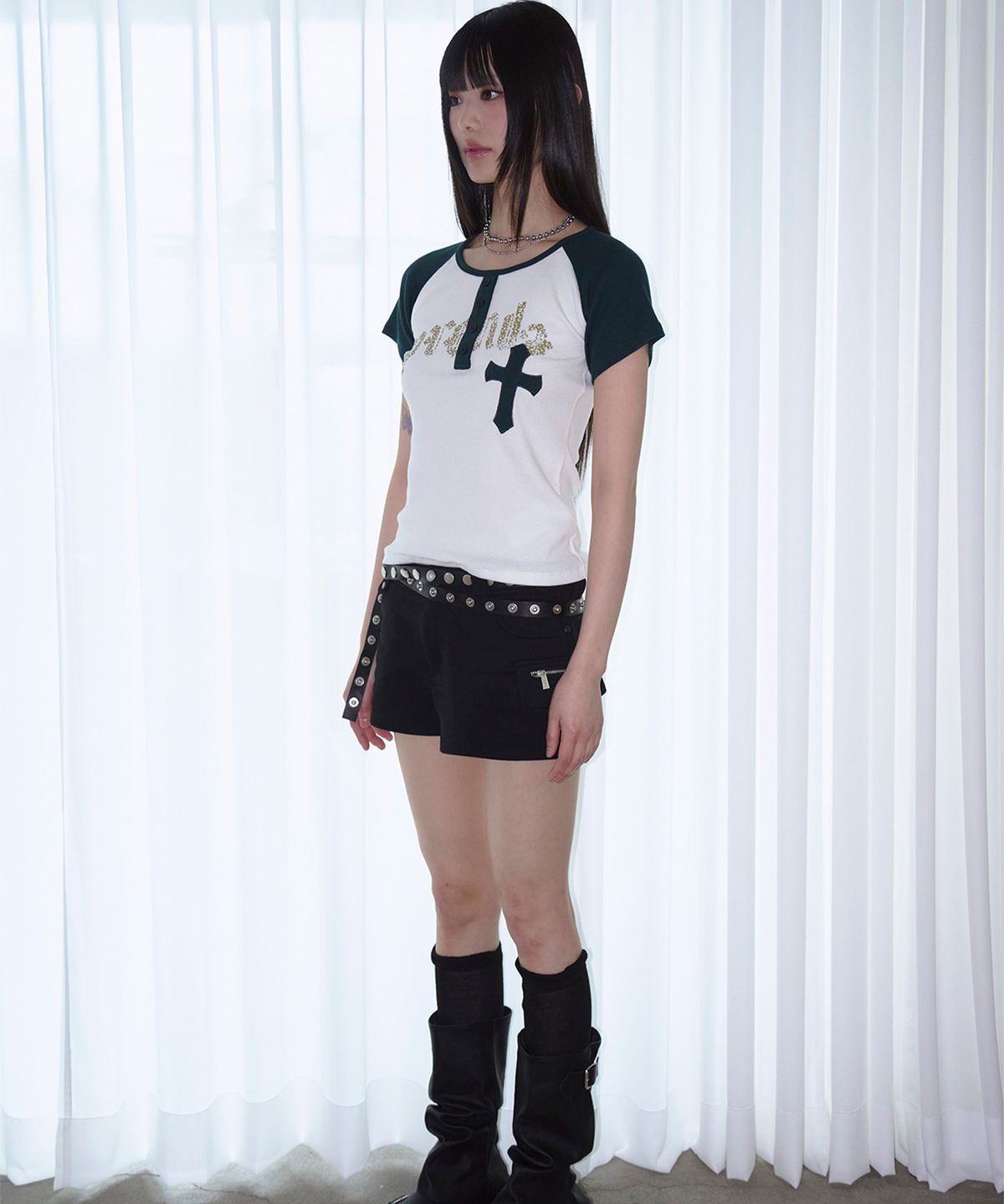 프렌다(PRENDA) CROSS APPLIQUE RAGLAN SHORT SLEEVE IVORY