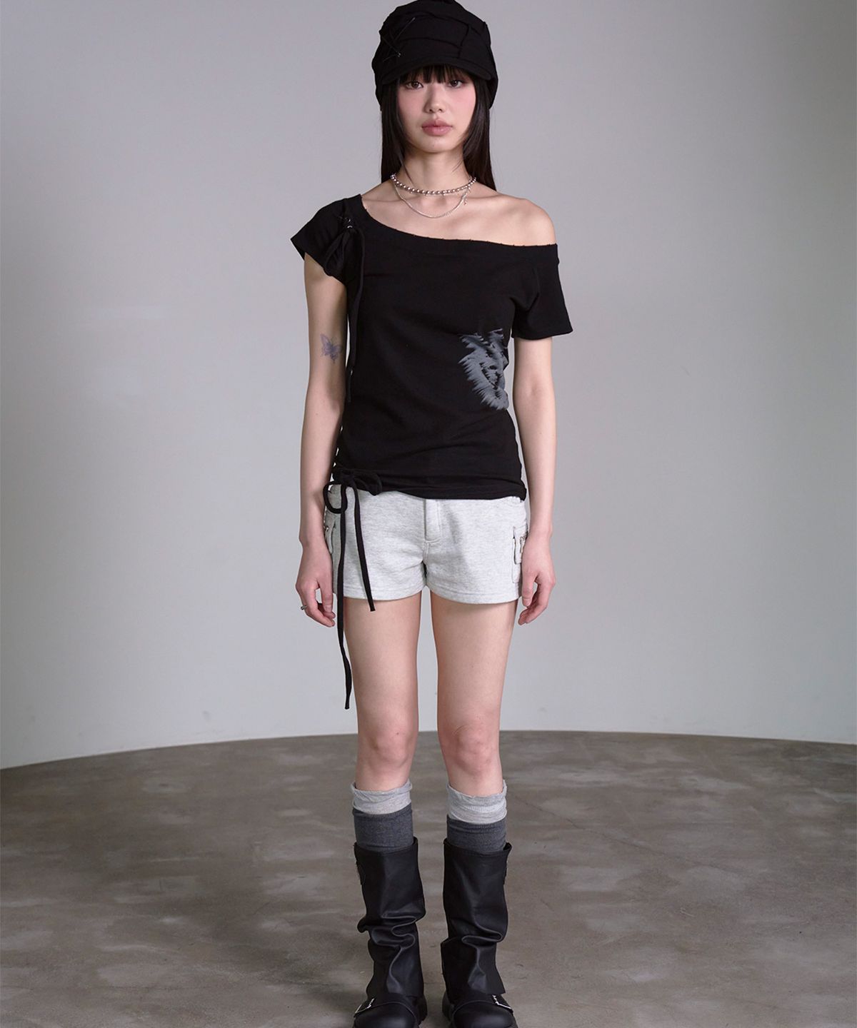 프렌다(PRENDA) CORSET DETAIL ONE-OFF-SHOULDER SHORT SLEEVE BLACK