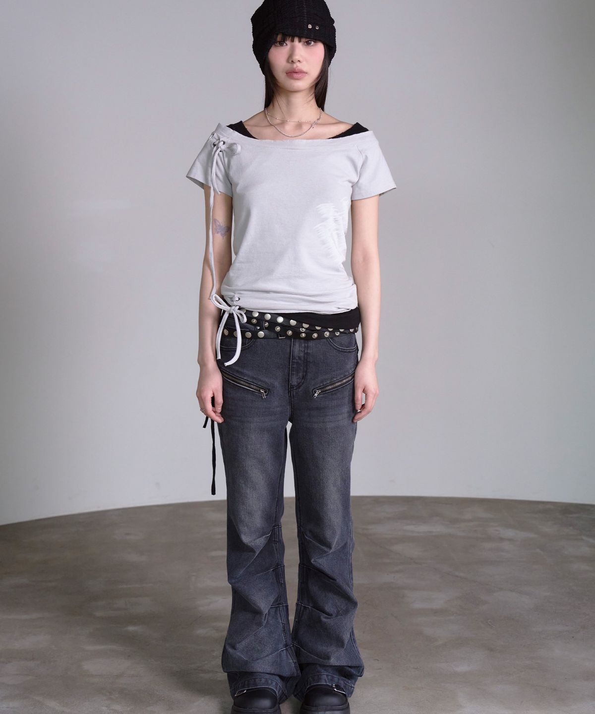 프렌다(PRENDA) CORSET DETAIL ONE-OFF-SHOULDER SHORT SLEEVE GRAY
