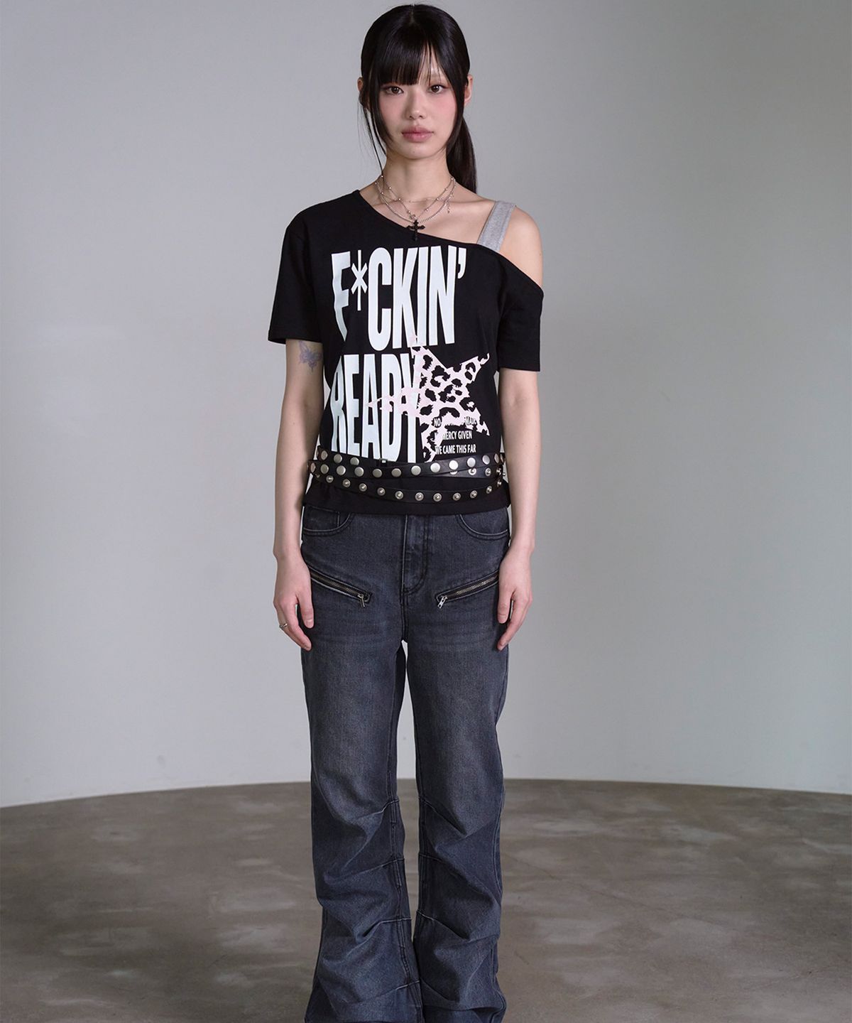 프렌다(PRENDA) LEOPARD STAR OFF-SHOULDER STRAP SHORT SLEEVE BLACK