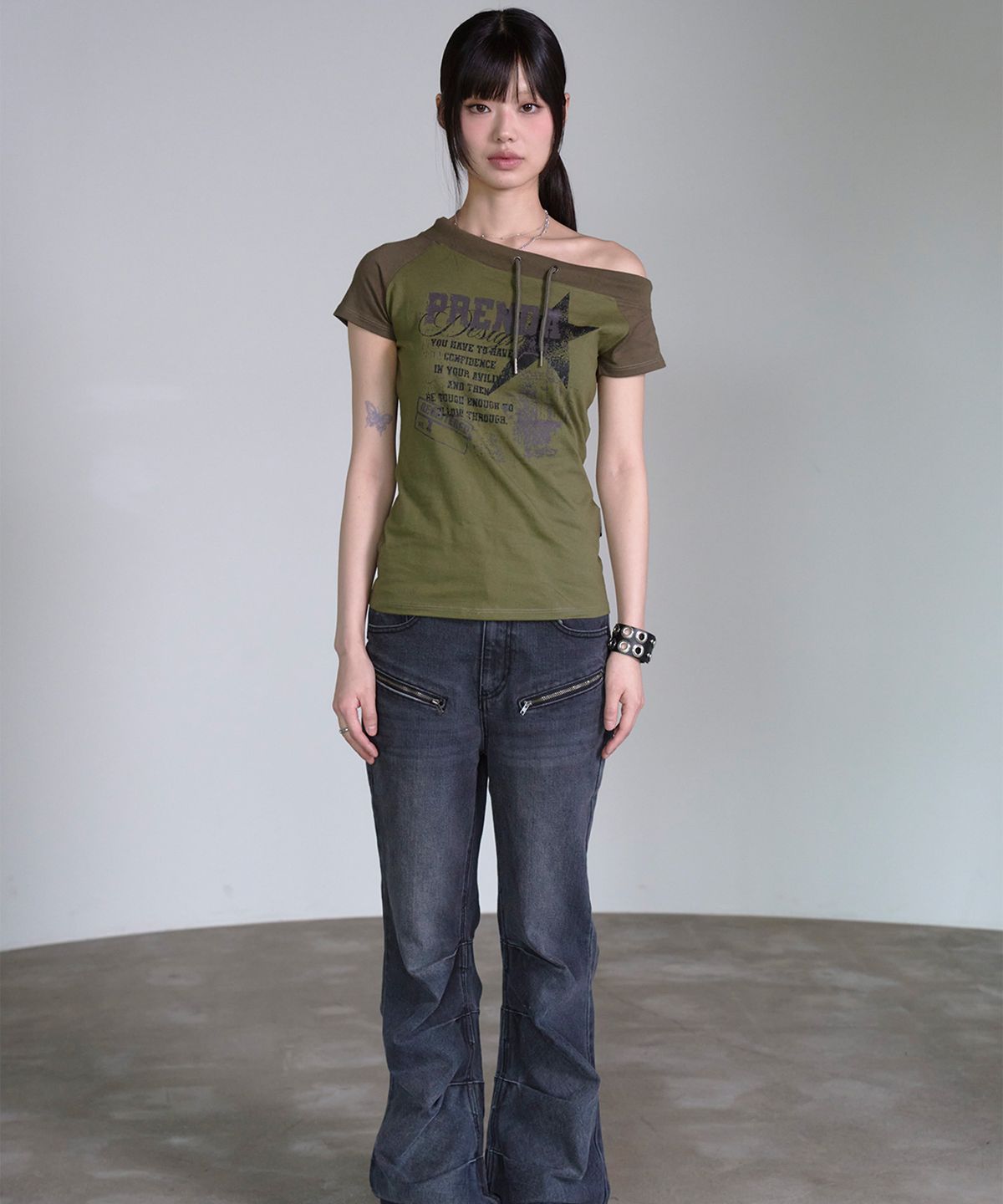 프렌다(PRENDA) STRING OFF SHOULDER SHORT SLEEVE KHAKI