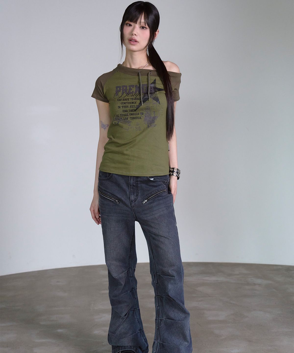 프렌다(PRENDA) STRING OFF SHOULDER SHORT SLEEVE KHAKI