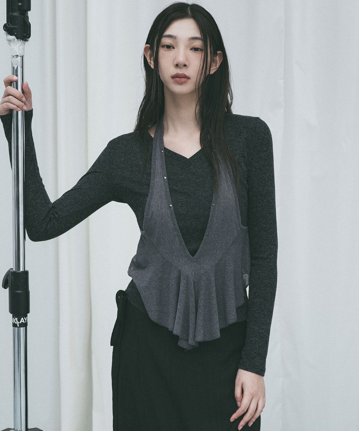 닉앤니콜(NICK&NICOLE) HALTER LAYERED TOP_CHARCOAL