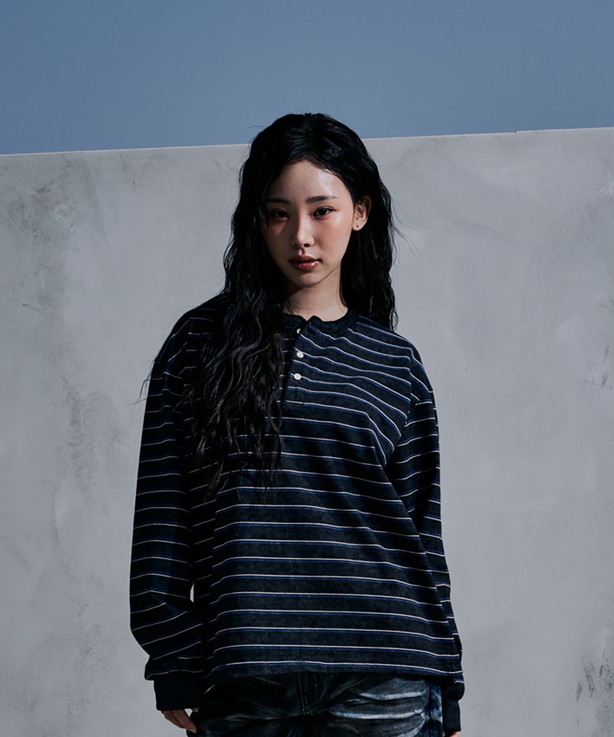 코너블레스(CORNERBLESS) WASHED STRIPE BLACK HENLEY NECK LONG SLEEVE