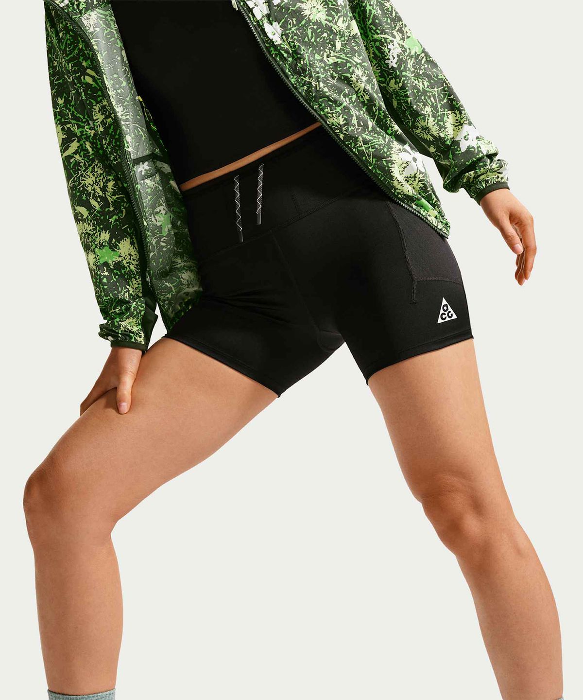 나이키(NIKE) ACG 드라이 핏 하이웨이스트 4인치 트레일 러닝 쇼츠 W - 블랙:서밋 화이트 / IO9644-010