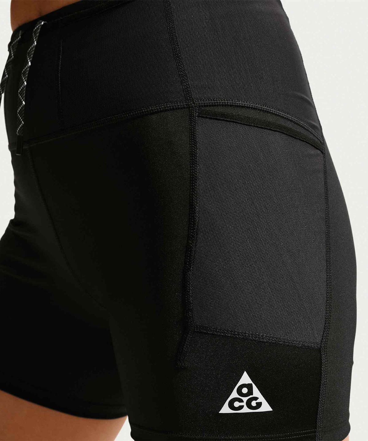 나이키(NIKE) ACG 드라이 핏 하이웨이스트 4인치 트레일 러닝 쇼츠 W - 블랙:서밋 화이트 / IO9644-010