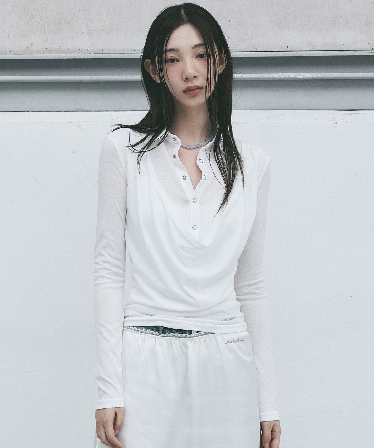 닉앤니콜(NICK&NICOLE) DRAPE COLLAR SLIM TOP_IVORY