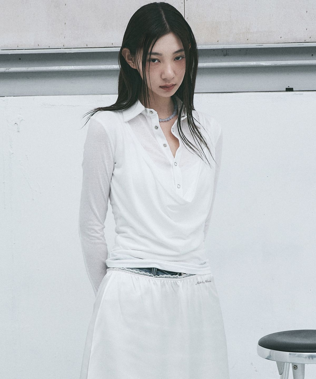 닉앤니콜(NICK&NICOLE) DRAPE COLLAR SLIM TOP_IVORY