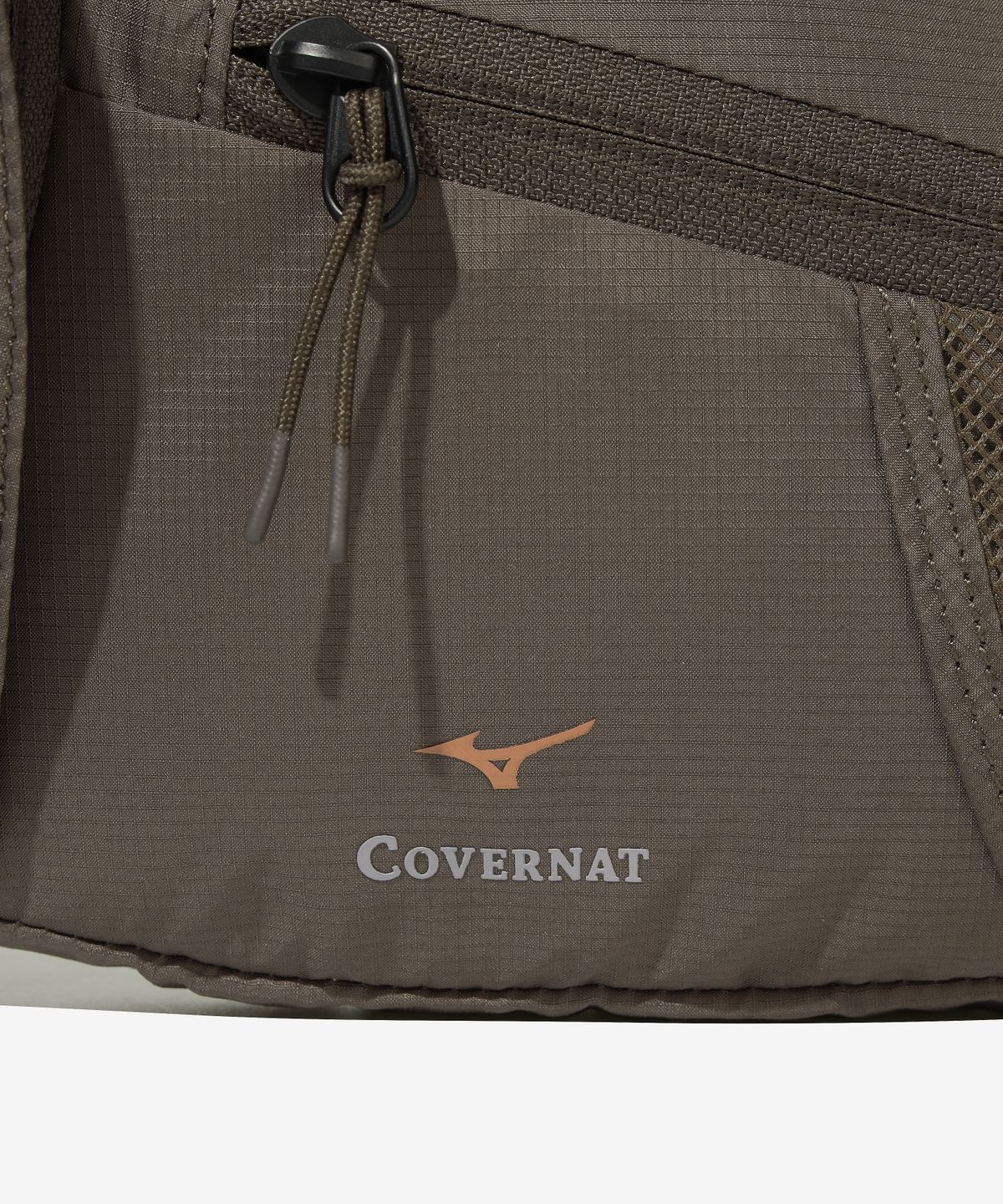 커버낫(COVERNAT) [커버낫 X 미즈노] 나일론 슬링백 브라운