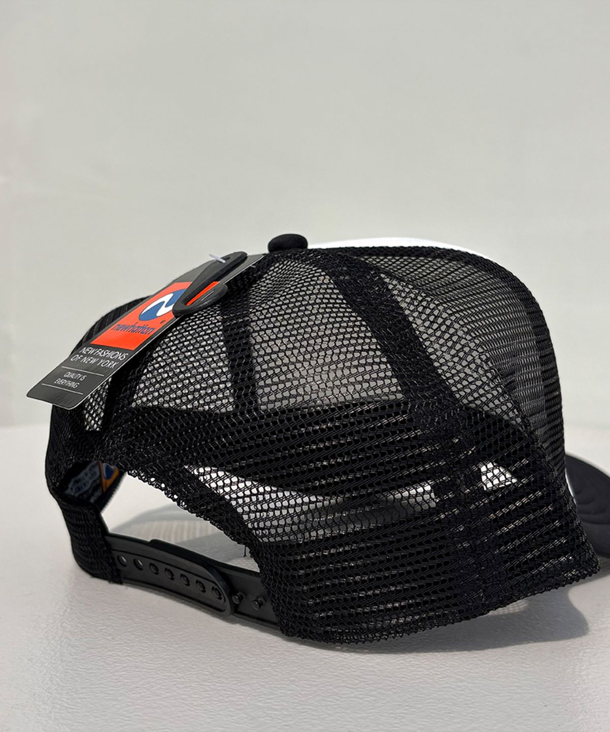 뉴해튼(NEWHATTAN) 폴리 메쉬캡 (white/black)