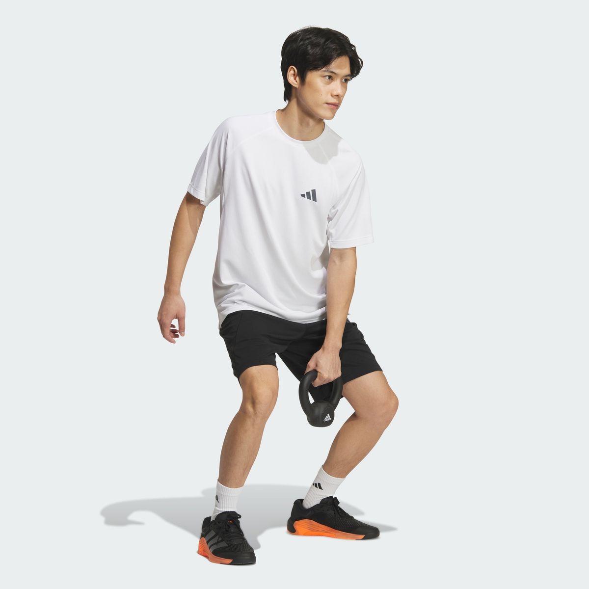 아디다스(ADIDAS) 테크 에센셜 쿨 터치 레귤러 핏 쇼트 슬리브 티셔츠 KF9123