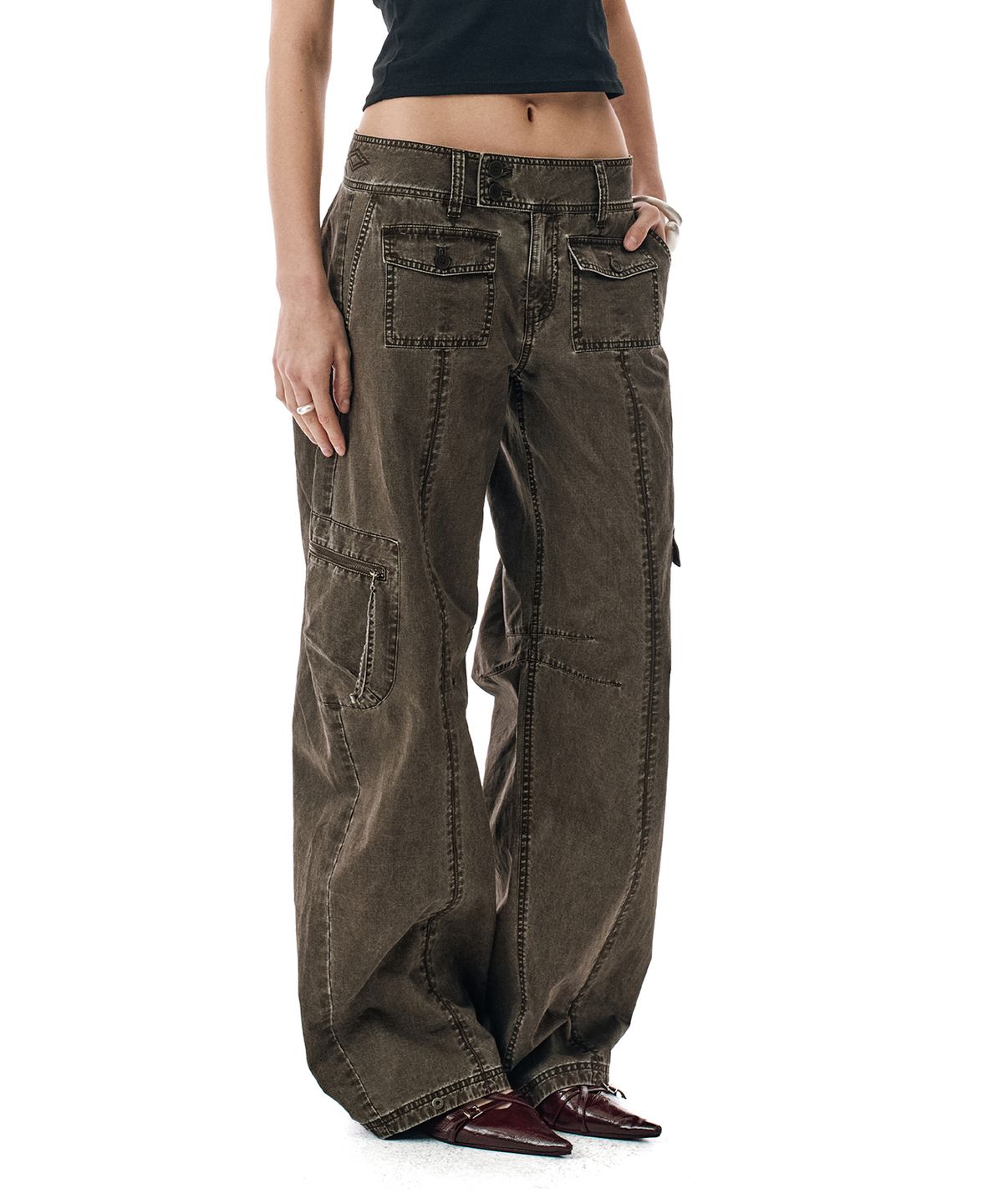 세컨모놀로그(SECONDMONO) Washed Low-Rise Cargo Pant [BROWN]_SEWPT014BROWN