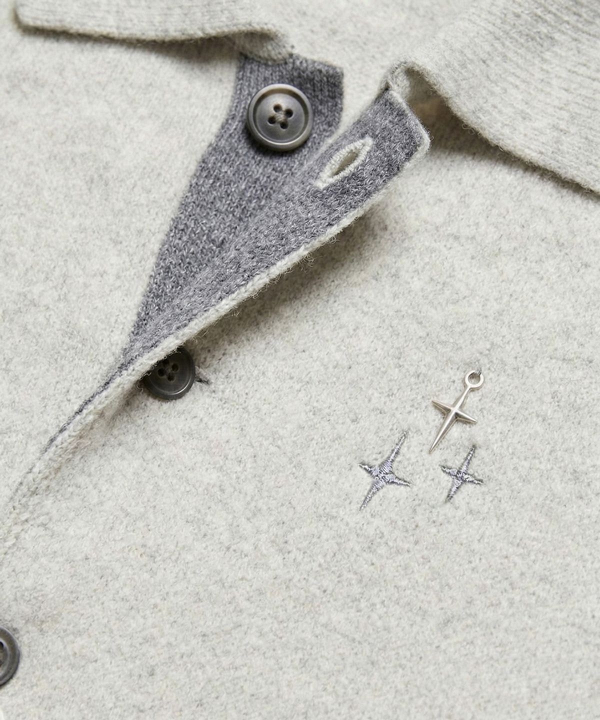 누프에블루(NEUFETBLEU) NEB metal shine two tone cardigan (oatmeal)